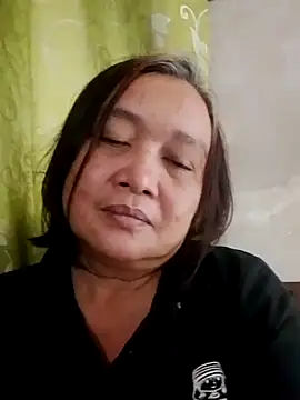 jeanyummytits online show from May 29, 2026, 11:58 pm