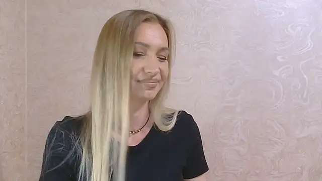 Snapshot of NoirEnigma chatting on June 6, 2026, 9:41 pm NoirEnigma online show from June 6, 2026, 9:41 pm