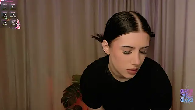 HazelHayesss online show from May 16, 2026, 3:11 pm