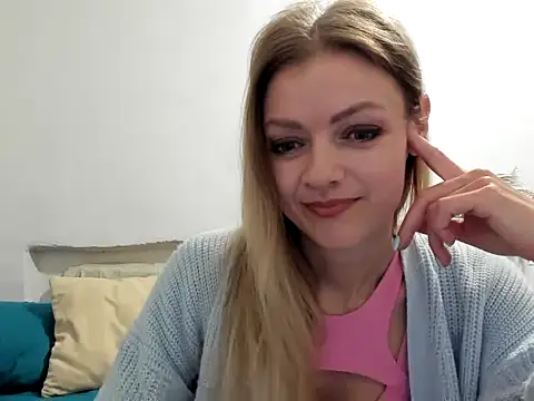 Snapshot of Severina7 chatting on May 18, 2026, 8:03 pm Severina7 online show from May 18, 2026, 8:03 pm
