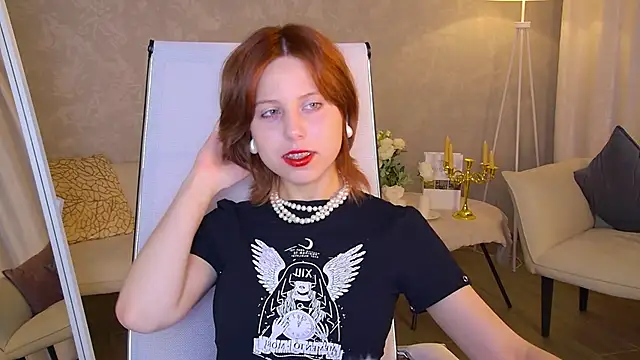 VivienneHebert online show from May 18, 2026, 10:04 pm