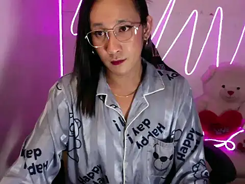 Snapshot of Holley_Molley chatting on April 12, 2026, 5:07 pm Holley Molley online show from April 12, 2026, 5:07 pm