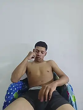 Snapshot of curious_straight_guy chatting on April 23, 2026, 2:35 am curious straight guy online show from April 23, 2026, 2:35 am