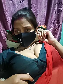 Snapshot of BaddieUnleashed chatting on May 5, 2026, 5:32 pm BaddieUnleashed online show from May 5, 2026, 5:32 pm