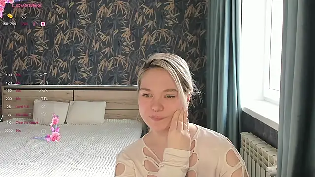 Anna Delon online show from April 25, 2026, 1:41 pm
