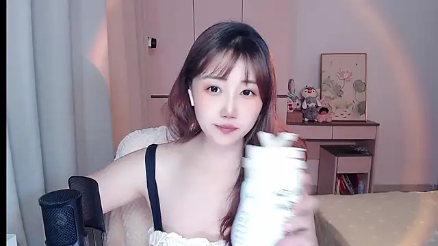 MissBunny 2026 online show from May 12, 2026, 2:03 pm