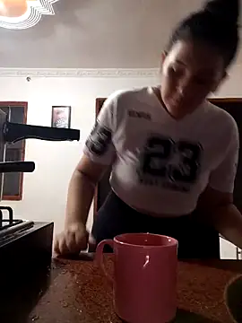 Snapshot of claabella chatting on April 15, 2026, 3:41 pm claabella online show from April 15, 2026, 3:41 pm