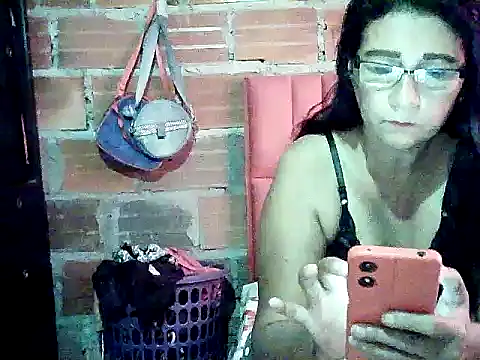 lola teem online show from April 15, 2026, 4:03 pm