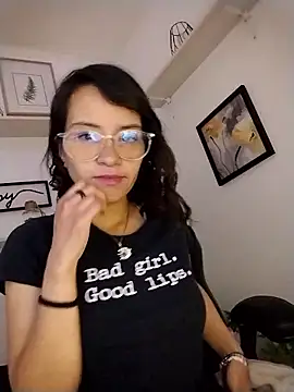 Anni-e26 online show from April 20, 2026, 1:14 pm