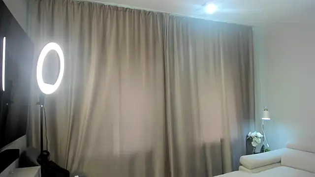 RenateVashaw online show from July 28, 2026, 6:42 am