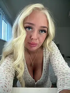 Snapshot of Vanillaheavennn chatting on April 15, 2026, 6:59 pm Vanillaheavennn online show from April 15, 2026, 6:59 pm