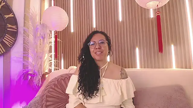 Velvet Curly online show from May 14, 2026, 12:23 pm