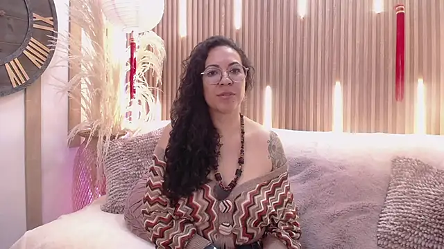 Velvet Curly online show from May 15, 2026, 12:45 pm