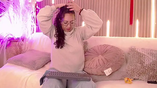 Velvet Curly online show from May 23, 2026, 12:20 pm