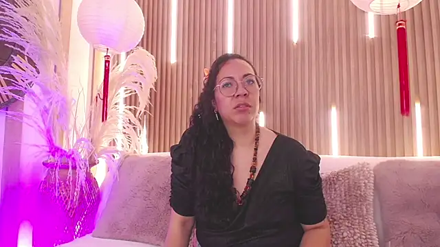 Velvet Curly online show from May 29, 2026, 12:25 pm