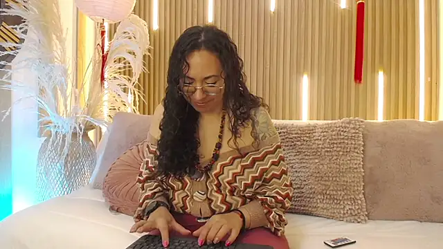 Velvet Curly online show from May 30, 2026, 12:24 pm