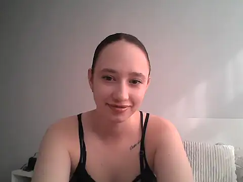 Snapshot of DarkMirel chatting on April 23, 2026, 1:57 pm DarkMirel online show from April 23, 2026, 1:57 pm