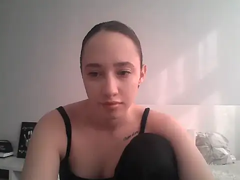 Snapshot of DarkMirel chatting on April 27, 2026, 2:04 pm DarkMirel online show from April 27, 2026, 2:04 pm