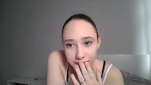 Snapshot of DarkMirel chatting on May 18, 2026, 12:11 pm DarkMirel online show from May 18, 2026, 12:11 pm