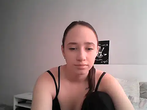 Snapshot of DarkMirel chatting on May 24, 2026, 12:32 pm DarkMirel online show from May 24, 2026, 12:32 pm