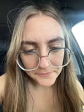 prettykitttty online show from June 5, 2026, 5:18 pm