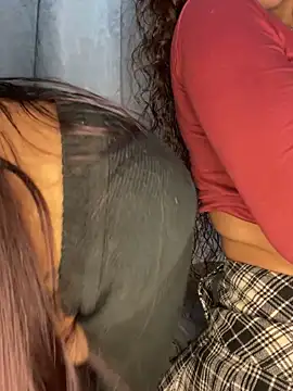 SweetTiana  online show from April 21, 2026, 11:18 pm