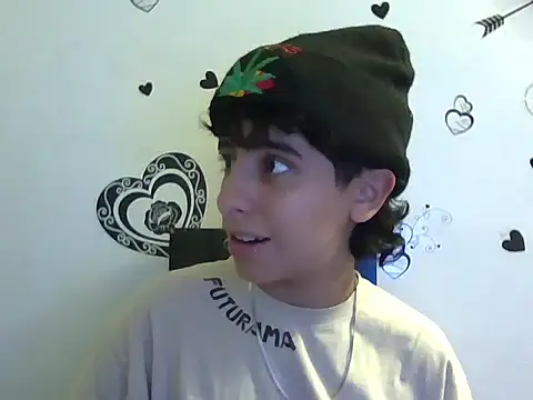 Snapshot of LatinHeatX22 chatting on May 8, 2026, 1:33 am LatinHeatX22 online show from May 8, 2026, 1:33 am