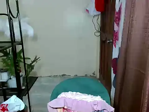 Snapshot of sweetriccum chatting on April 15, 2026, 6:20 am sweetriccum online show from April 15, 2026, 6:20 am