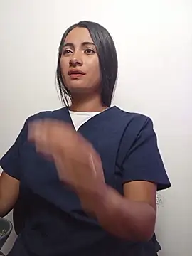 DaniellaGiraldo online show from May 11, 2026, 2:12 pm