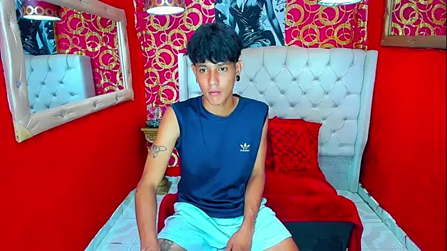 straightyoungpein online show from April 14, 2026, 4:40 am