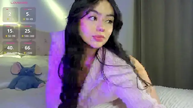 holly444  online show from June 4, 2026, 4:51 am