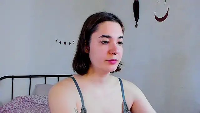 Snapshot of LiyaFly chatting on May 18, 2026, 5:35 am LiyaFly online show from May 18, 2026, 5:35 am