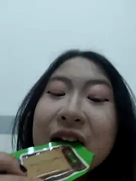 Snapshot of leexmm chatting on April 16, 2026, 10:27 am leexmm online show from April 16, 2026, 10:27 am