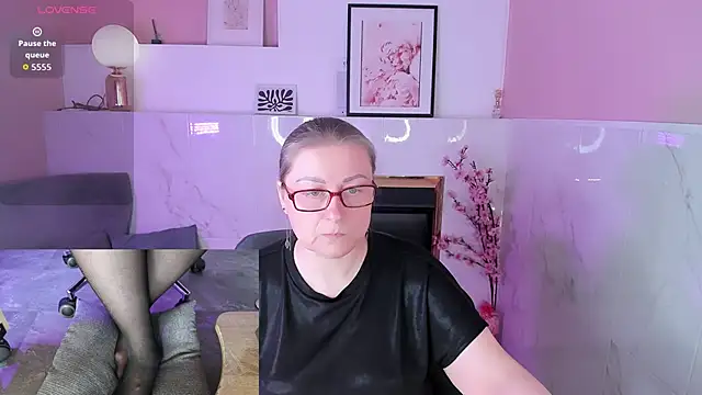 Snapshot of Alexandra_Kind chatting on April 22, 2026, 8:54 pm Alexandra Kind online show from April 22, 2026, 8:54 pm