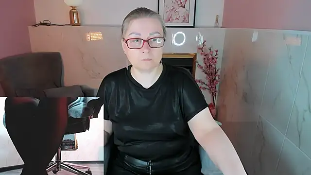 Snapshot of Alexandra_Kind chatting on May 1, 2026, 1:26 pm Alexandra Kind online show from May 1, 2026, 1:26 pm