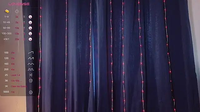 elfieeva1 online show from April 15, 2026, 9:49 am