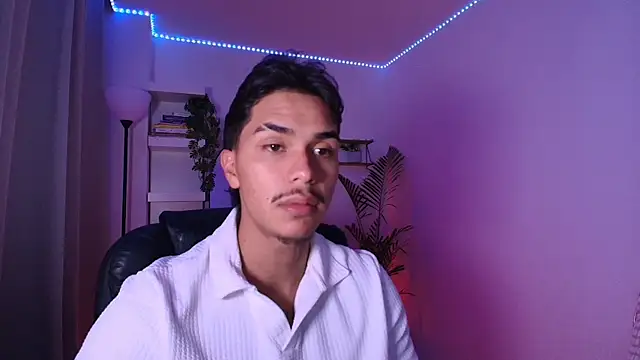 Snapshot of andyypalmer_ chatting on July 26, 2026, 5:37 am andyypalmer online show from July 26, 2026, 5:37 am