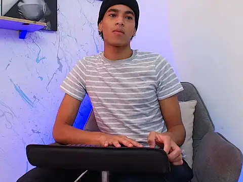 Snapshot of Gabriiel_maddox chatting on April 15, 2026, 1:51 pm Gabriiel maddox online show from April 15, 2026, 1:51 pm