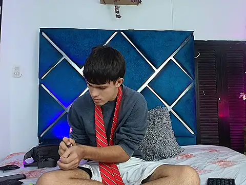 Snapshot of EdwinBoys chatting on April 18, 2026, 12:53 pm EdwinBoys online show from April 18, 2026, 12:53 pm