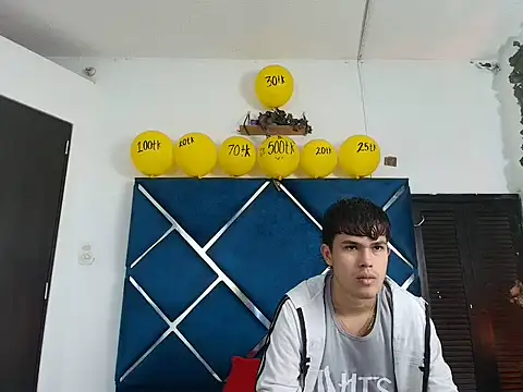 Snapshot of EdwinBoys chatting on April 25, 2026, 12:52 pm EdwinBoys online show from April 25, 2026, 12:52 pm