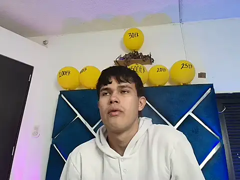Snapshot of EdwinBoys chatting on April 27, 2026, 1:09 pm EdwinBoys online show from April 27, 2026, 1:09 pm