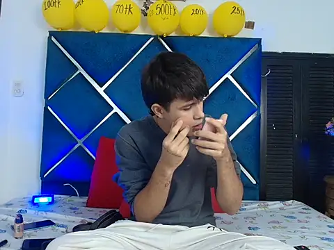 Snapshot of EdwinBoys chatting on April 29, 2026, 1:26 pm EdwinBoys online show from April 29, 2026, 1:26 pm