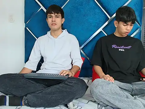 Snapshot of EdwinBoys chatting on April 30, 2026, 1:17 pm EdwinBoys online show from April 30, 2026, 1:17 pm