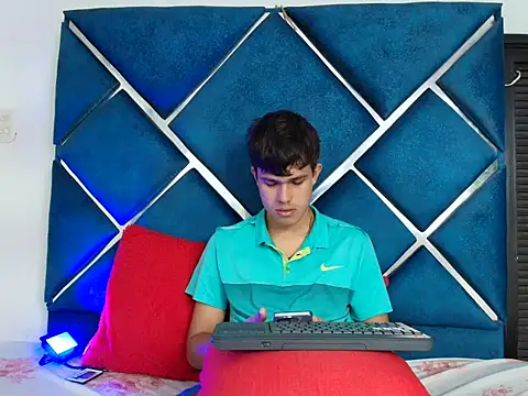 Snapshot of EdwinBoys chatting on May 1, 2026, 1:48 pm EdwinBoys online show from May 1, 2026, 1:48 pm