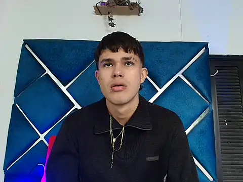 Snapshot of EdwinBoys chatting on May 4, 2026, 1:51 pm EdwinBoys online show from May 4, 2026, 1:51 pm