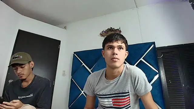 Snapshot of EdwinBoys chatting on May 26, 2026, 1:18 pm EdwinBoys online show from May 26, 2026, 1:18 pm