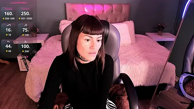 Kim Jeins666  online show from May 25, 2026, 1:06 pm
