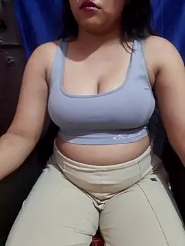 SmileGirll online show from April 23, 2026, 7:16 pm