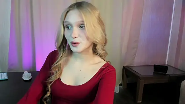 Snapshot of AdelineCrash chatting on April 26, 2026, 4:21 am AdelineCrash online show from April 26, 2026, 4:21 am