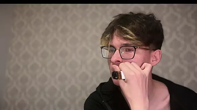 Snapshot of niksikori chatting on April 15, 2026, 10:00 am niksikori online show from April 15, 2026, 10:00 am